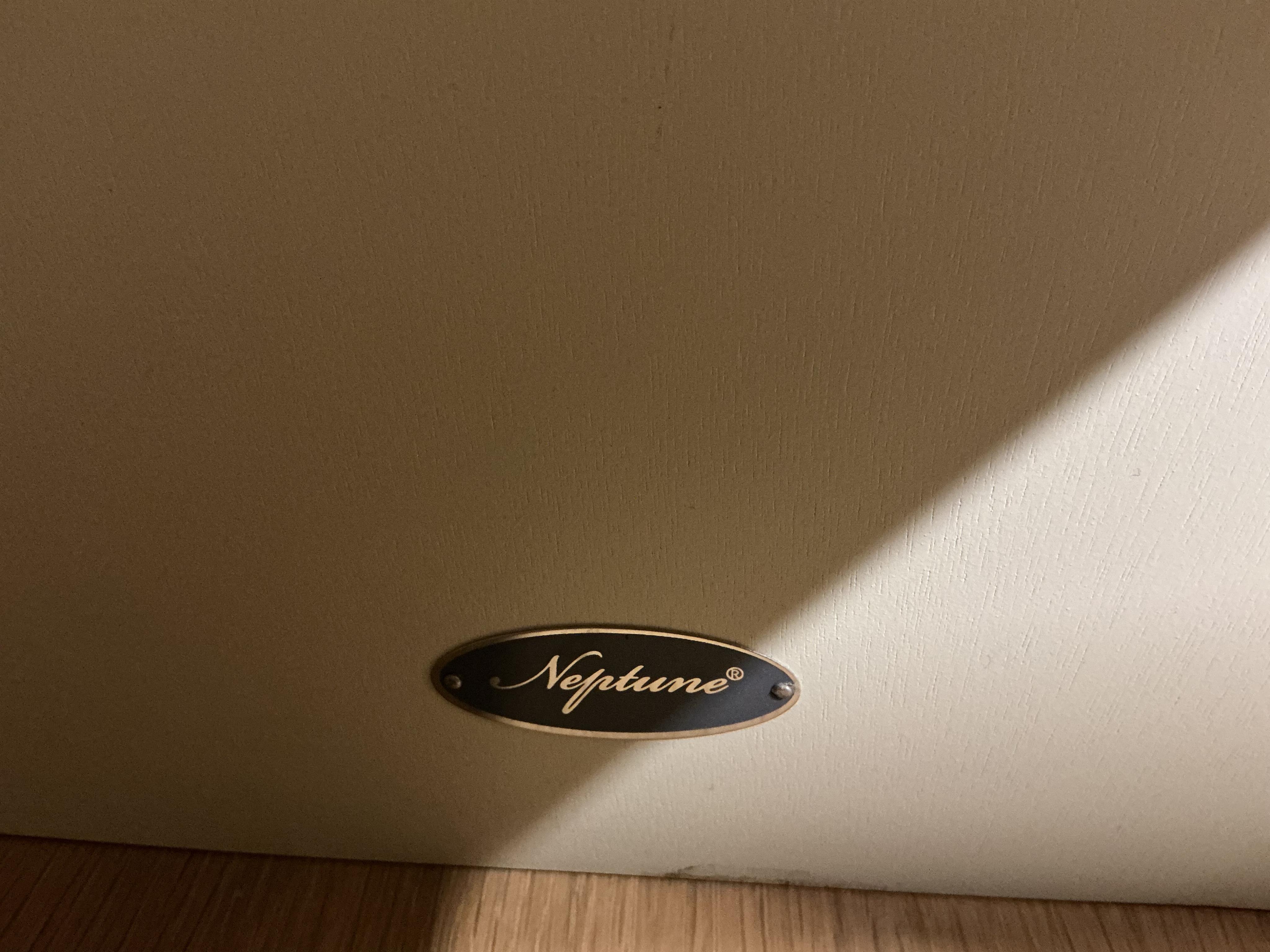 A Neptune Chichester open display unit, width 94cm, depth 48cm, height 208cm